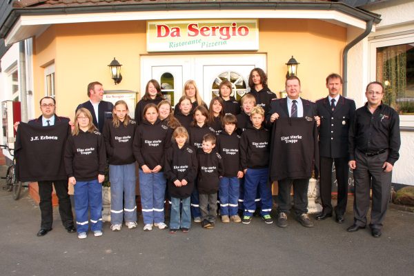 JF bekommt Pullover von Sergio